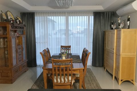 Casa de 3 dormitorios en Bang Lamung, Tailandia № 130099 - foto 16
