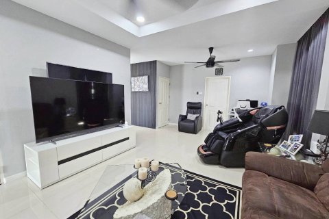 Casa de 3 dormitorios en Bang Lamung, Tailandia № 130099 - foto 7