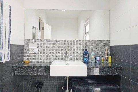 Casa de 3 dormitorios en Bang Lamung, Tailandia № 130099 - foto 15