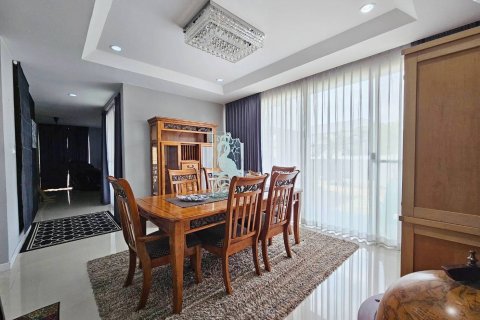 Casa de 3 dormitorios en Bang Lamung, Tailandia № 130099 - foto 17