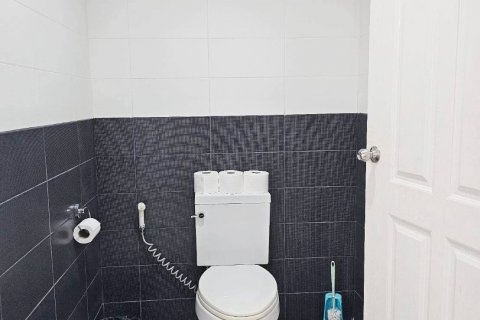 Casa de 3 dormitorios en Bang Lamung, Tailandia № 130099 - foto 14
