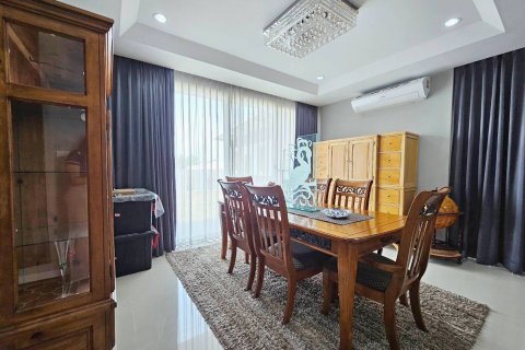 Casa de 3 dormitorios en Bang Lamung, Tailandia № 130099 - foto 18