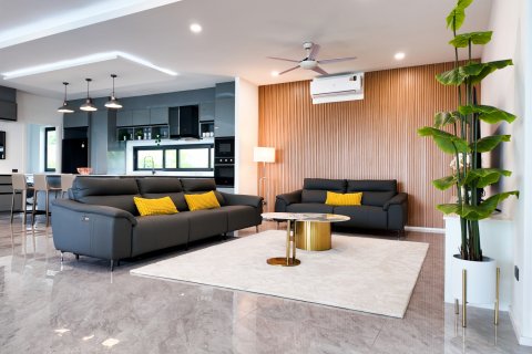 Casa de 3 dormitorios en Pattaya, Tailandia № 130100 - foto 11