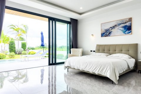 Casa de 3 dormitorios en Pattaya, Tailandia № 130100 - foto 15