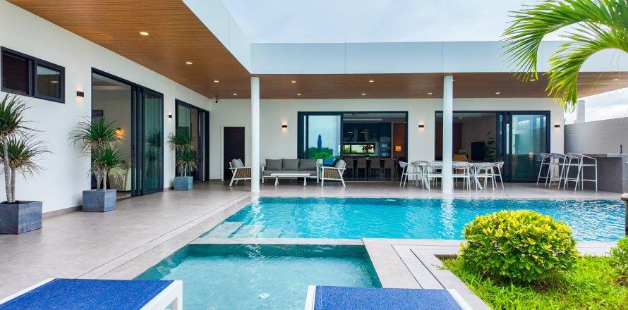 Casa de 3 dormitorios en Pattaya, Tailandia № 130100