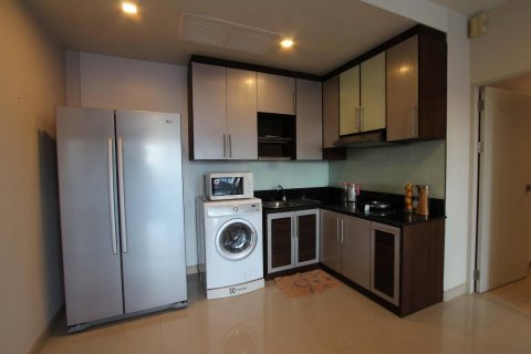 Condo in Bangkok, Thailand, 2 bedrooms № 143896 - photo 3