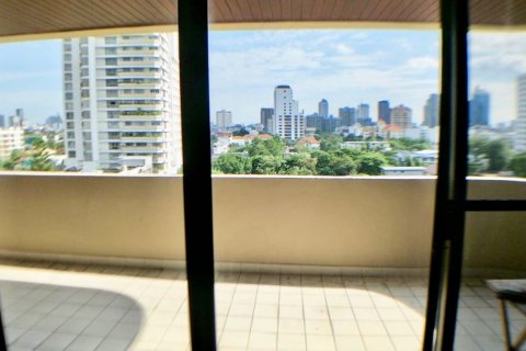 Condominio de 3 dormitorios en Bangkok, Tailandia № 143899 - foto 17