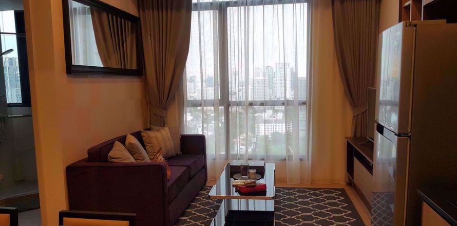 Condominio de 2 dormitorios en Huai Khwang, Bangkok, Tailandia № 76444