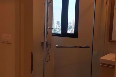 Condominio de 2 dormitorios en Huai Khwang, Bangkok, Tailandia № 76444 - foto 5