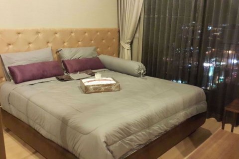 Condominio de 2 dormitorios en Huai Khwang, Bangkok, Tailandia № 76444 - foto 3