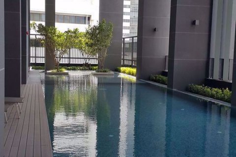 Condominio de 2 dormitorios en Huai Khwang, Bangkok, Tailandia № 76444 - foto 7