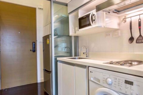 Dúplex de 1 dormitorio en Khlong Toei, Bangkok, Tailandia № 76445 - foto 12