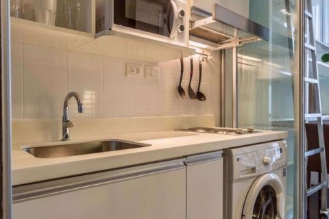Dúplex de 1 dormitorio en Khlong Toei, Bangkok, Tailandia № 76445 - foto 9
