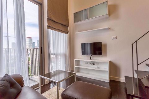 Dúplex de 1 dormitorio en Khlong Toei, Bangkok, Tailandia № 76445 - foto 2