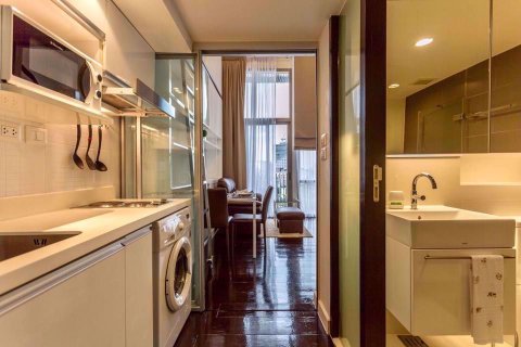 Dúplex de 1 dormitorio en Khlong Toei, Bangkok, Tailandia № 76445 - foto 10