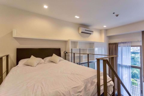 Dúplex de 1 dormitorio en Khlong Toei, Bangkok, Tailandia № 76445 - foto 14