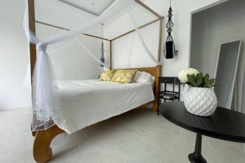Chalet de 3 dormitorios en Surat Thani, Tailandia № 126743 - foto 8