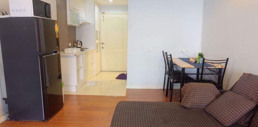 Studio in the Condo in Watthana, Bangkok, Thailand  № 76697