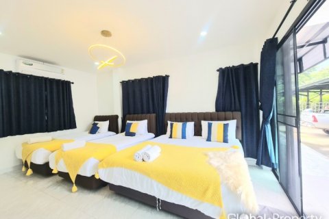 Casa de 8 dormitorios en Pattaya, Tailandia № 101261 - foto 21