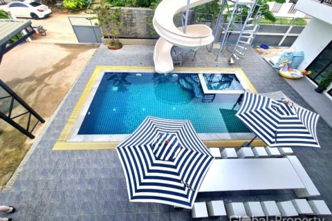Casa de 8 dormitorios en Pattaya, Tailandia № 101261 - foto 2