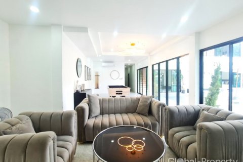 Casa de 8 dormitorios en Pattaya, Tailandia № 101261 - foto 4