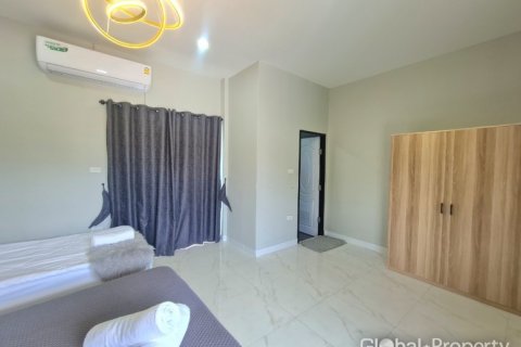 Casa de 8 dormitorios en Pattaya, Tailandia № 101261 - foto 10