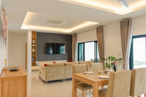 Chalet de 3 dormitorios en Hua Hin, Tailandia № 132684 - foto 7