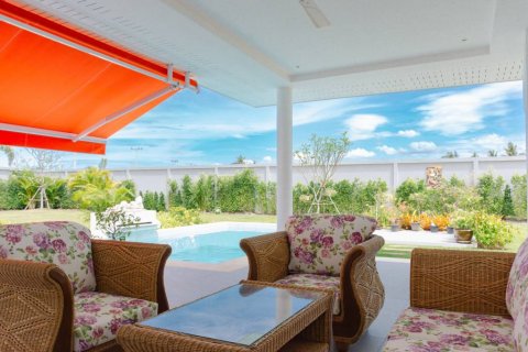 Chalet de 3 dormitorios en Hua Hin, Tailandia № 132687 - foto 8