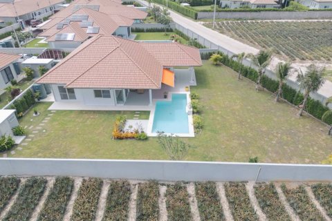 Chalet de 3 dormitorios en Hua Hin, Tailandia № 132687 - foto 4