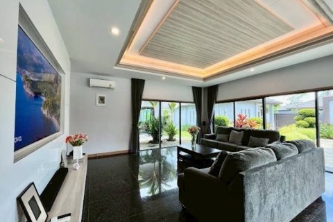 Chalet de 4 dormitorios en Pattaya, Tailandia № 132681 - foto 5