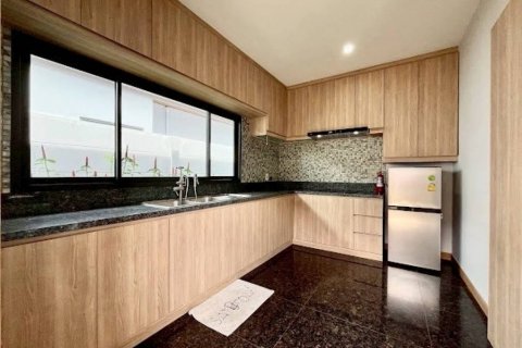 Chalet de 4 dormitorios en Pattaya, Tailandia № 132681 - foto 8