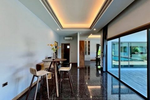 Chalet de 4 dormitorios en Pattaya, Tailandia № 132681 - foto 10