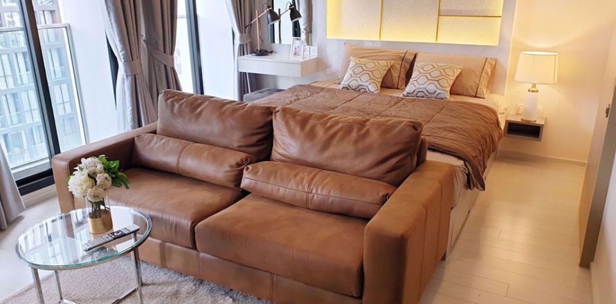 Condo à Bangkok, Thaïlande, 1 chambre à Noble Ploenchit № 78261