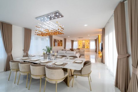 Casa de 6 dormitorios en Sattahip, Tailandia № 119272 - foto 17