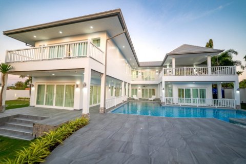 Casa de 6 dormitorios en Sattahip, Tailandia № 119272 - foto 4