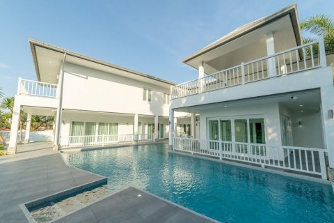 Casa de 6 dormitorios en Sattahip, Tailandia № 119272 - foto 5