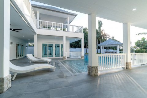 Casa de 6 dormitorios en Sattahip, Tailandia № 119272 - foto 9