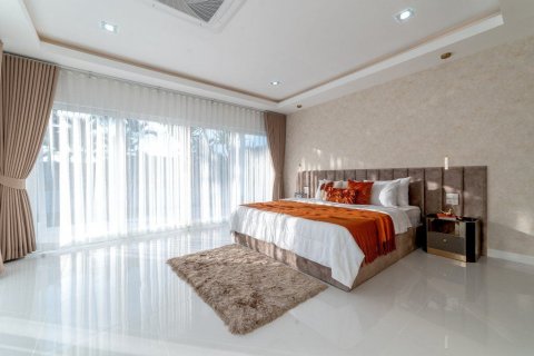 Casa de 6 dormitorios en Sattahip, Tailandia № 119272 - foto 22