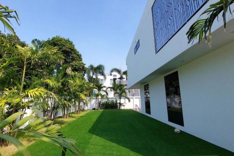 Casa de 6 dormitorios en Pattaya, Tailandia № 119271 - foto 5
