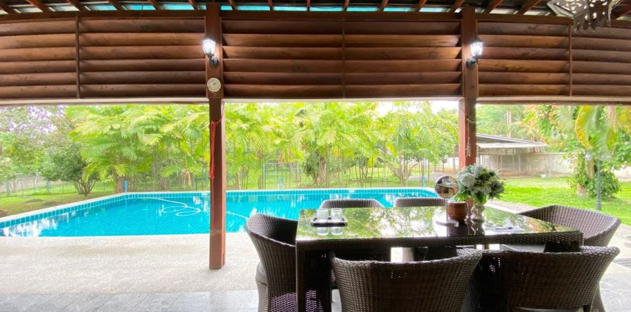 Casa de 6 dormitorios en Chiang Mai, Tailandia № 104877