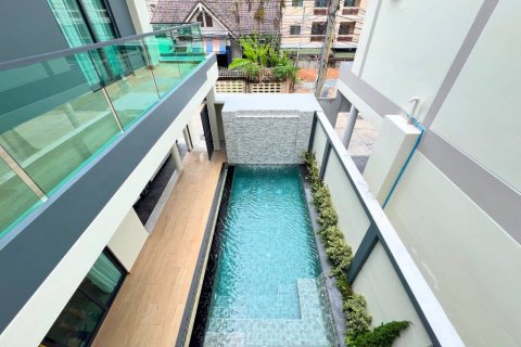 Chalet de 4 dormitorios en Pattaya, Tailandia № 125858