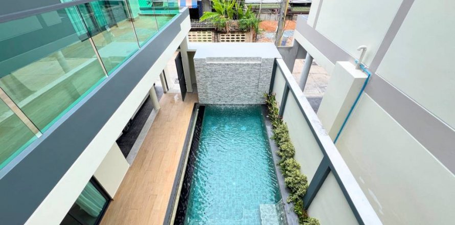Chalet de 4 dormitorios en Pattaya, Tailandia № 125858