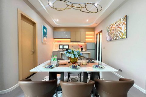 Chalet de 4 dormitorios en Pattaya, Tailandia № 125858 - foto 9