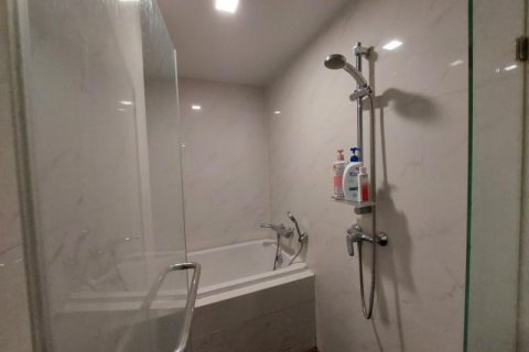 Condominio de 1 dormitorio en Sathon, Bangkok, Tailandia № 143147 - foto 12