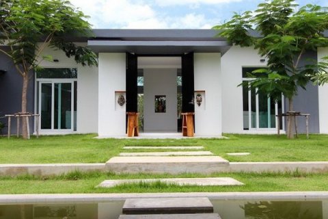Casa de 4 dormitorios en Hua Hin, Tailandia № 125260 - foto 15