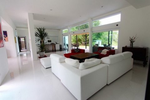 Casa de 4 dormitorios en Hua Hin, Tailandia № 125260 - foto 5