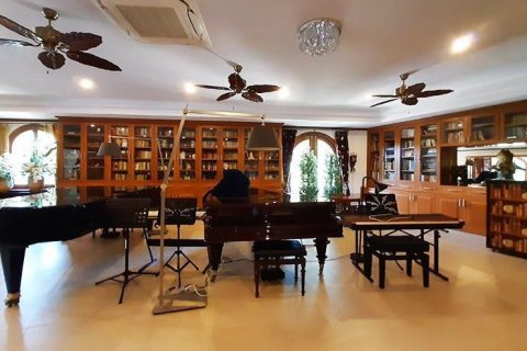 Casa de 11 dormitorios en Hua Hin, Tailandia № 125265 - foto 11