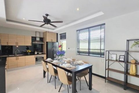 Casa de 4 dormitorios en Bang Lamung, Tailandia № 123507 - foto 6