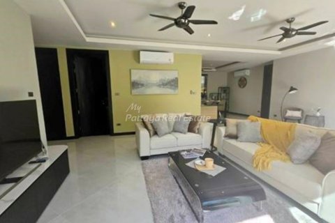 Casa de 4 dormitorios en Bang Lamung, Tailandia № 123507 - foto 14