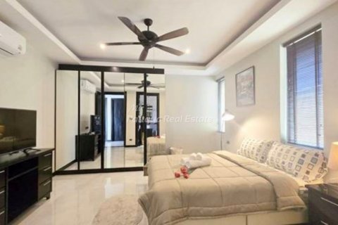 Casa de 4 dormitorios en Bang Lamung, Tailandia № 123507 - foto 13